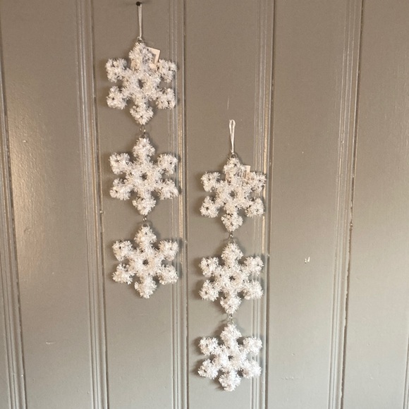 NWT Set of 2 Beautiful White Tinsel Snowflake ❄️ Holiday Decorations - Picture 13 of 16